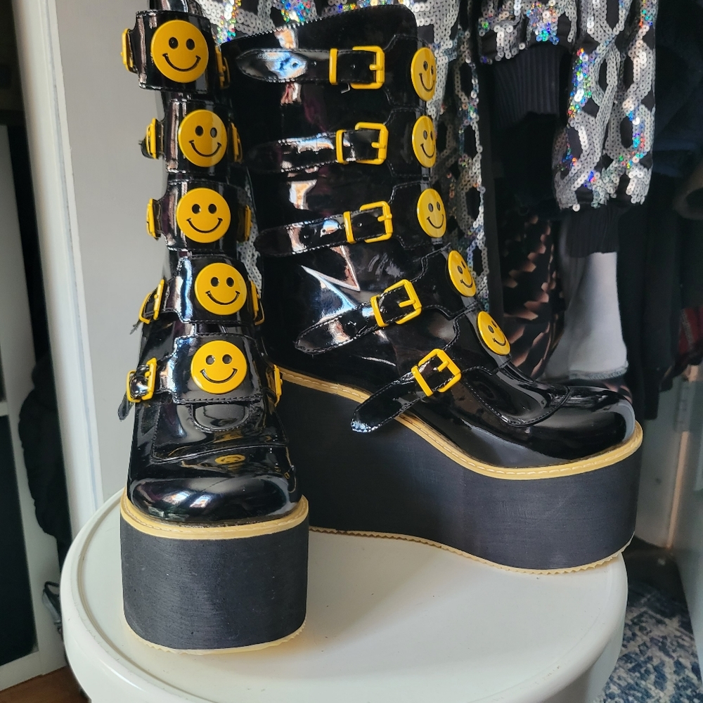 Smiley patent platform boots